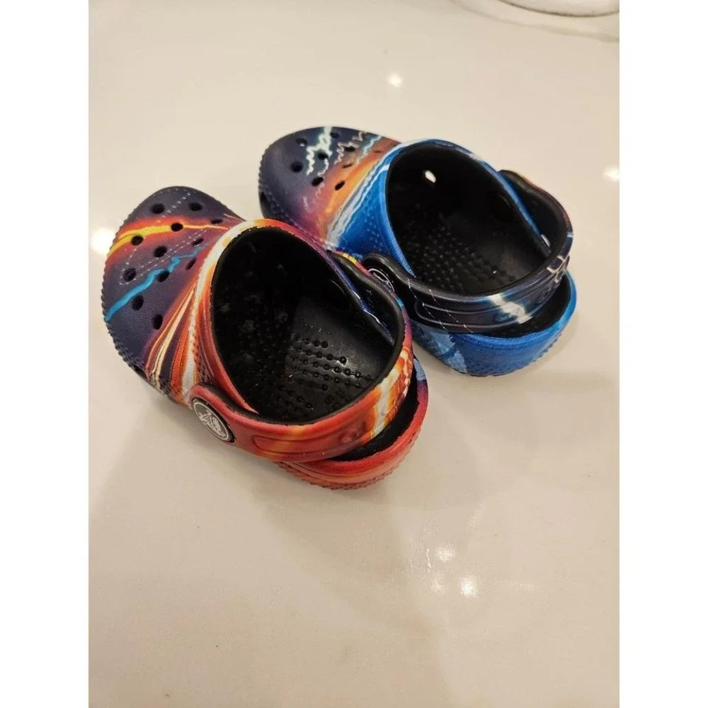 Baby‎ galaxy crocs size 4c